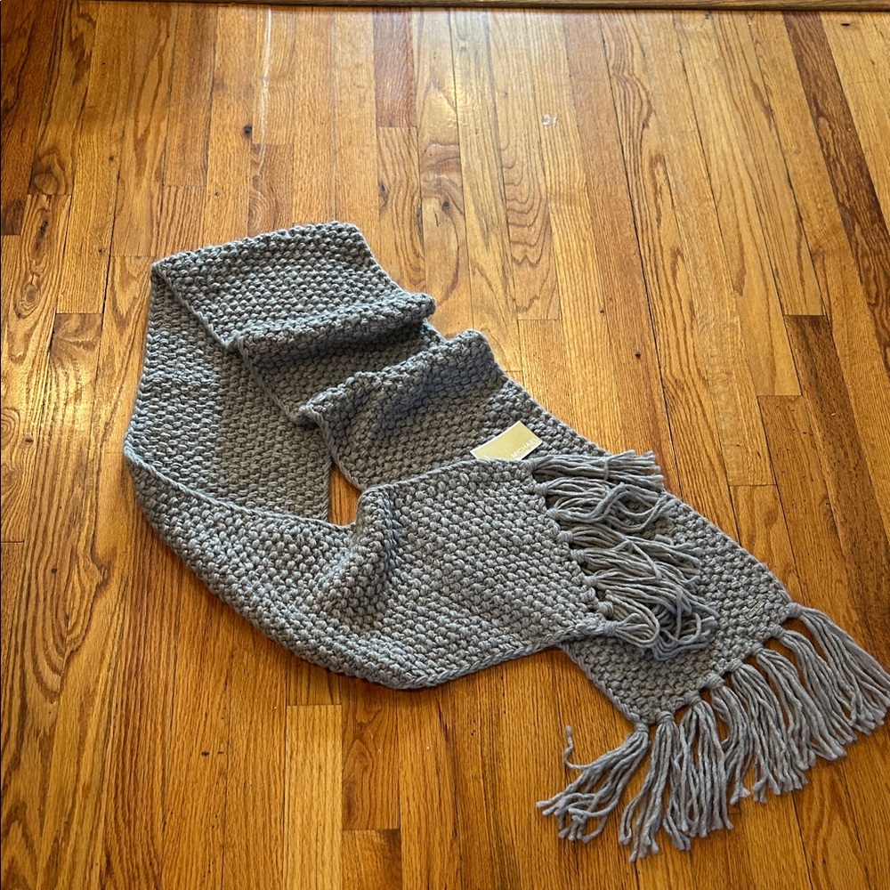 NWT Michael Kors Cozy Gray Knit Scarf with Fringe